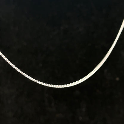 Reeves and Sons 9ct white gold chain weighing 2.9g, featuring a delicate link design, shown in close-up.
