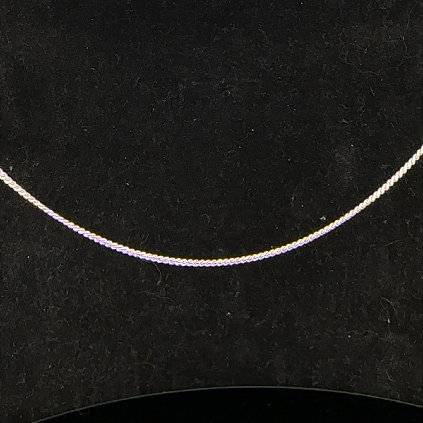 9ct white gold chain weighing 2.9g, featuring a delicate link design from Reeves and Sons.