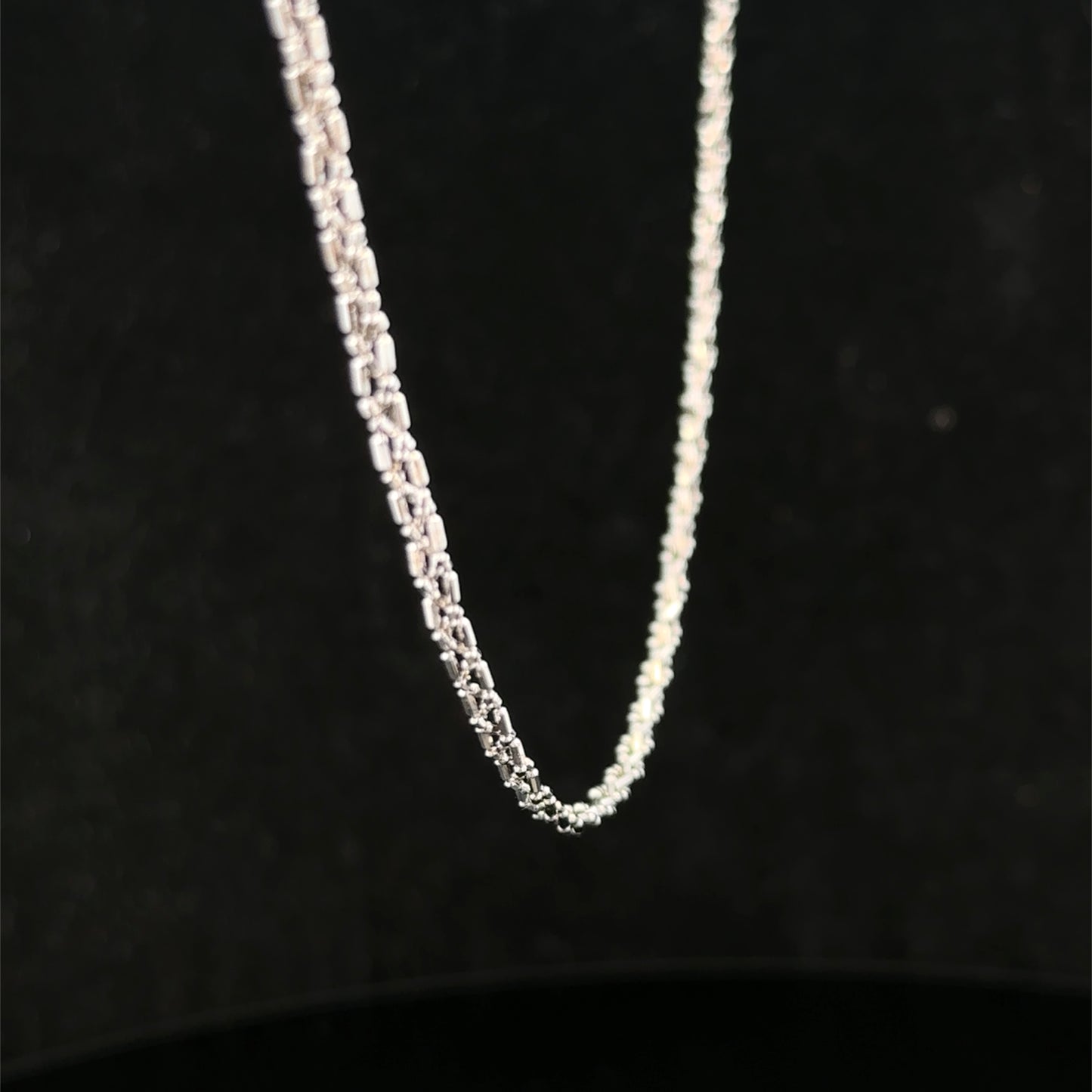 9ct white gold chain weighing 3.2g, featuring a delicate link design, from Reeves and Sons.