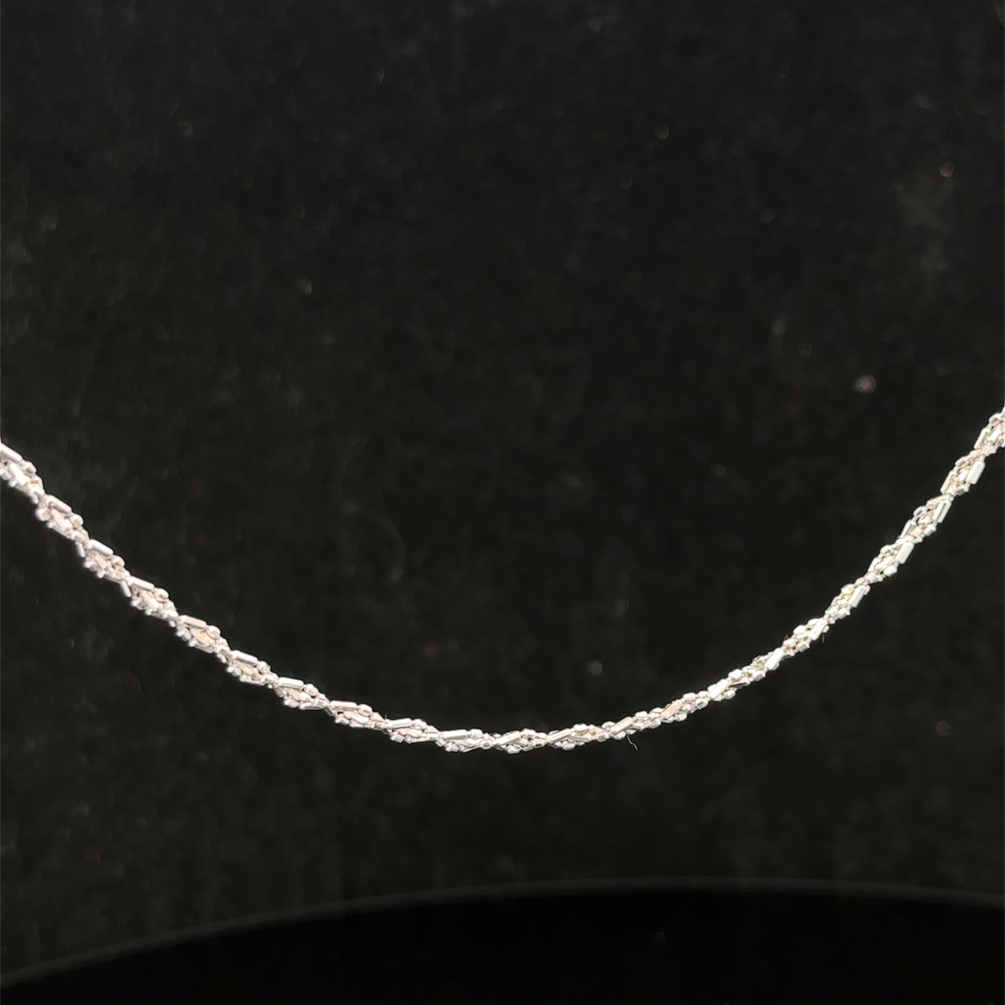 9ct white gold chain weighing 3.2g, featuring a delicate link design from Reeves and Sons.