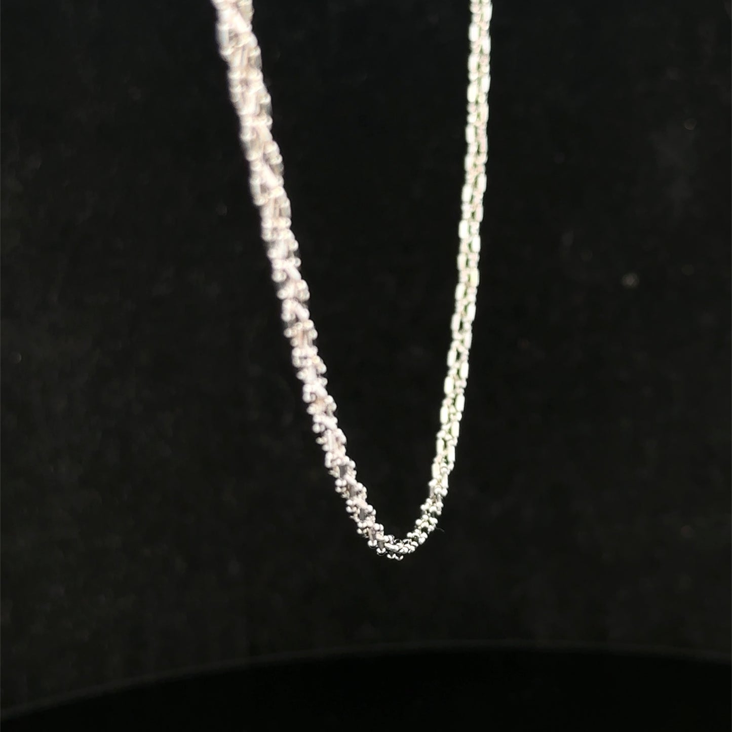 9ct white gold chain weighing 3.2g, featuring a delicate link design from Reeves and Sons.