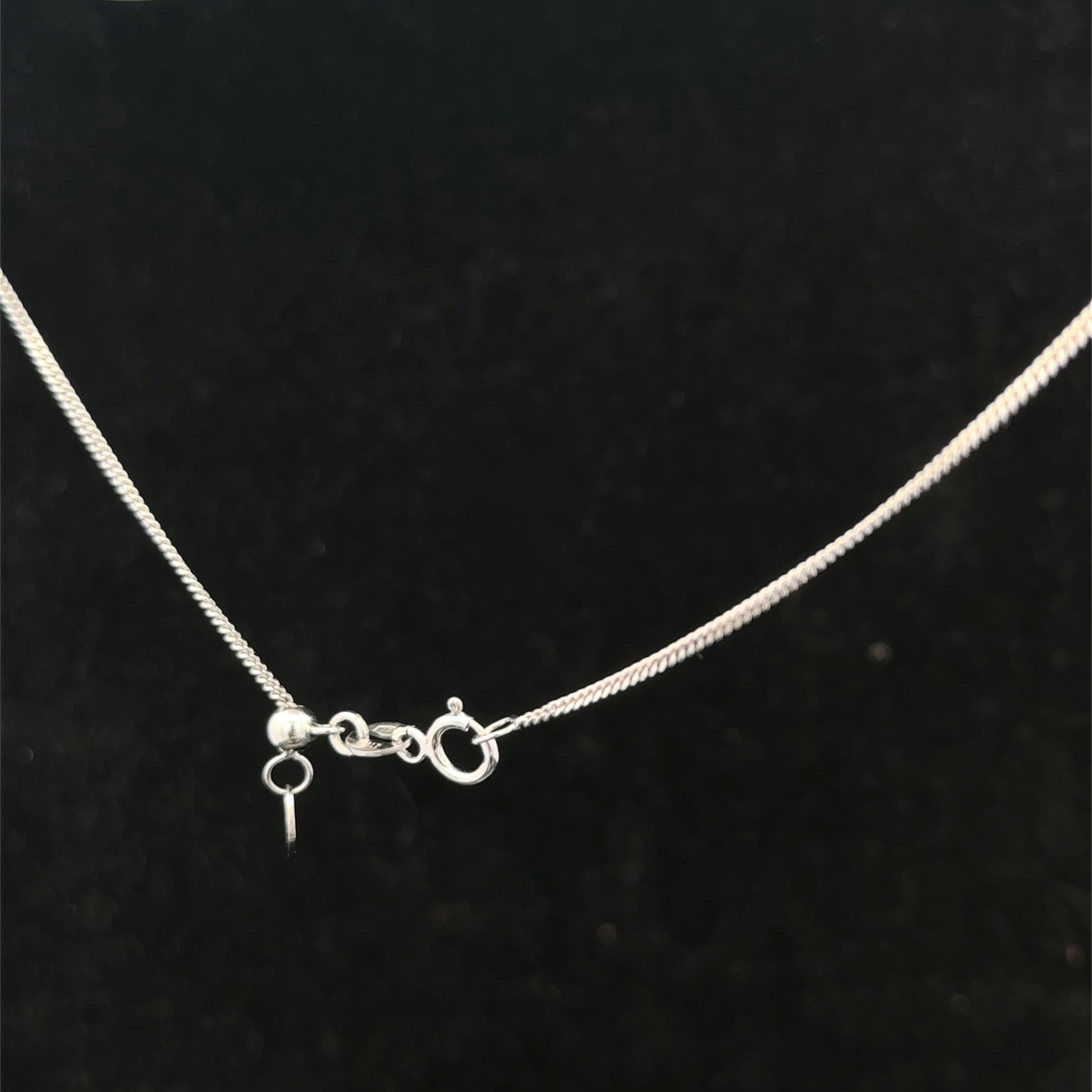 9ct white gold chain weighing 2.7g, featuring a delicate link design, by Reeves and Sons.