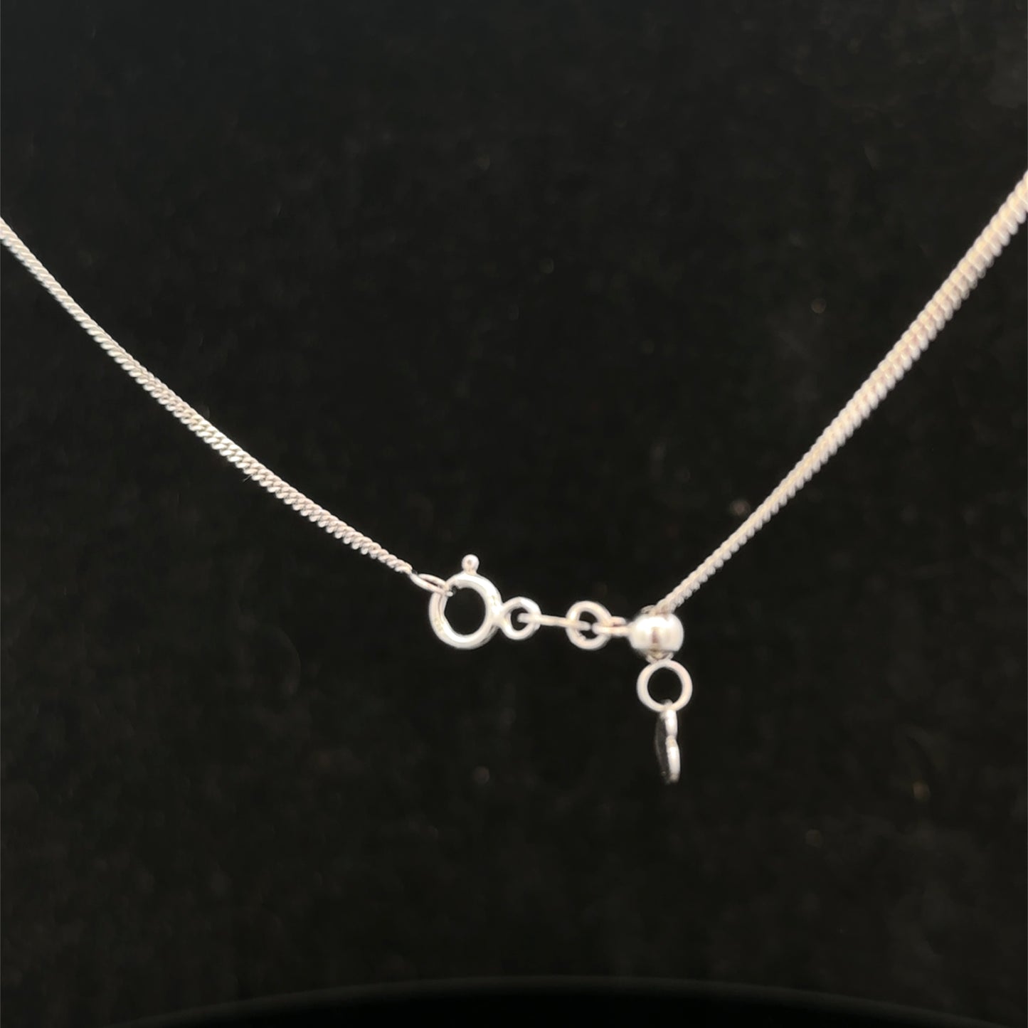 9ct white gold chain weighing 2.7g, crafted by Reeves and Sons, showcasing a delicate and polished jewelry chain.