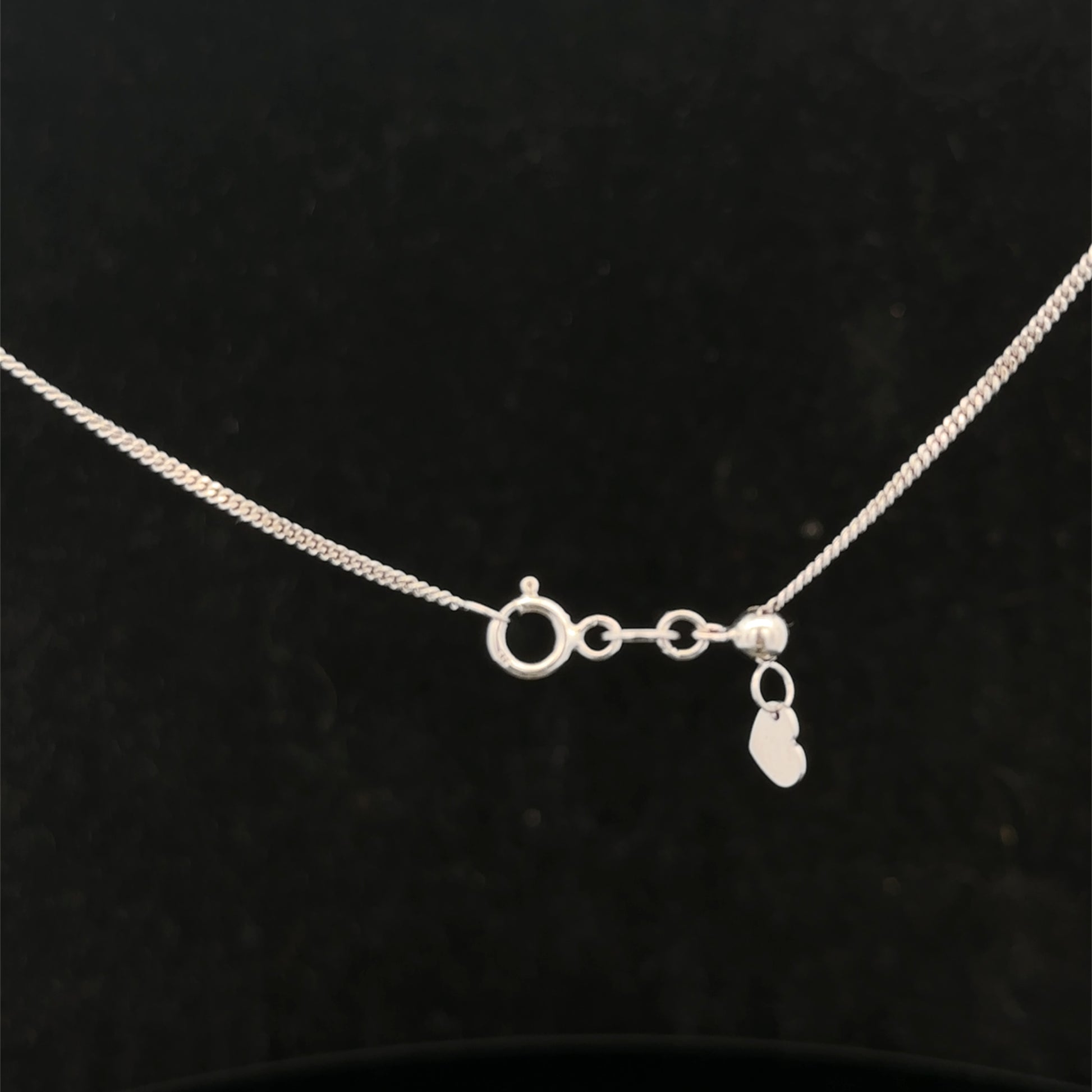 9ct white gold chain weighing 2.7g, featuring a delicate link design, from Reeves and Sons.
