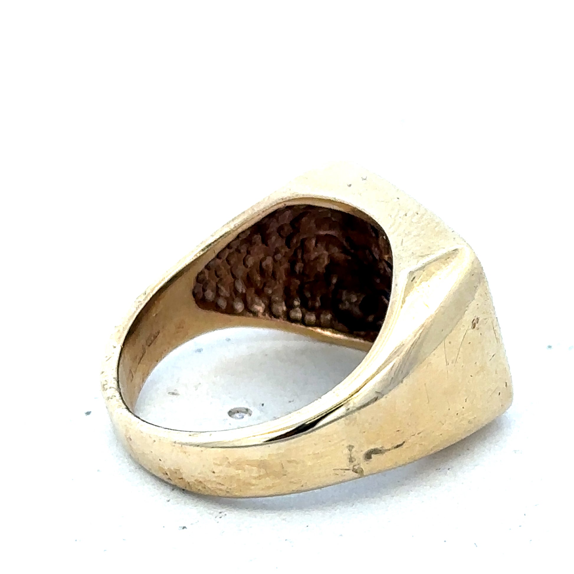 9ct yellow gold signet ring in size Q1/2 with Reeves and Sons branding, featuring a polished finish and classic design.
