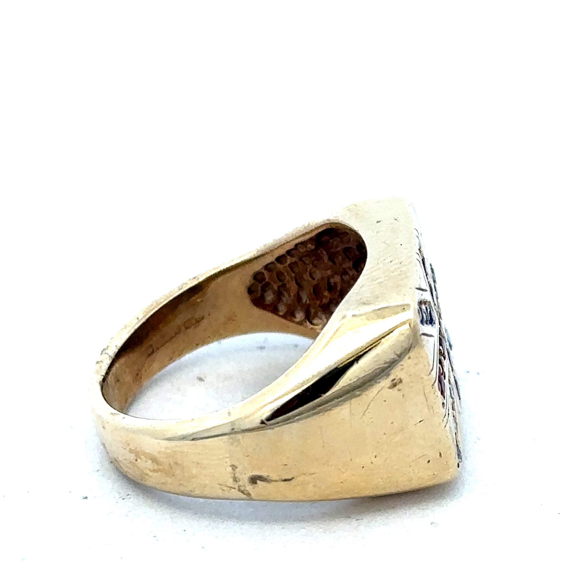 9ct yellow gold signet ring in size Q1/2 with Reeves and Sons branding, featuring a polished, classic design.