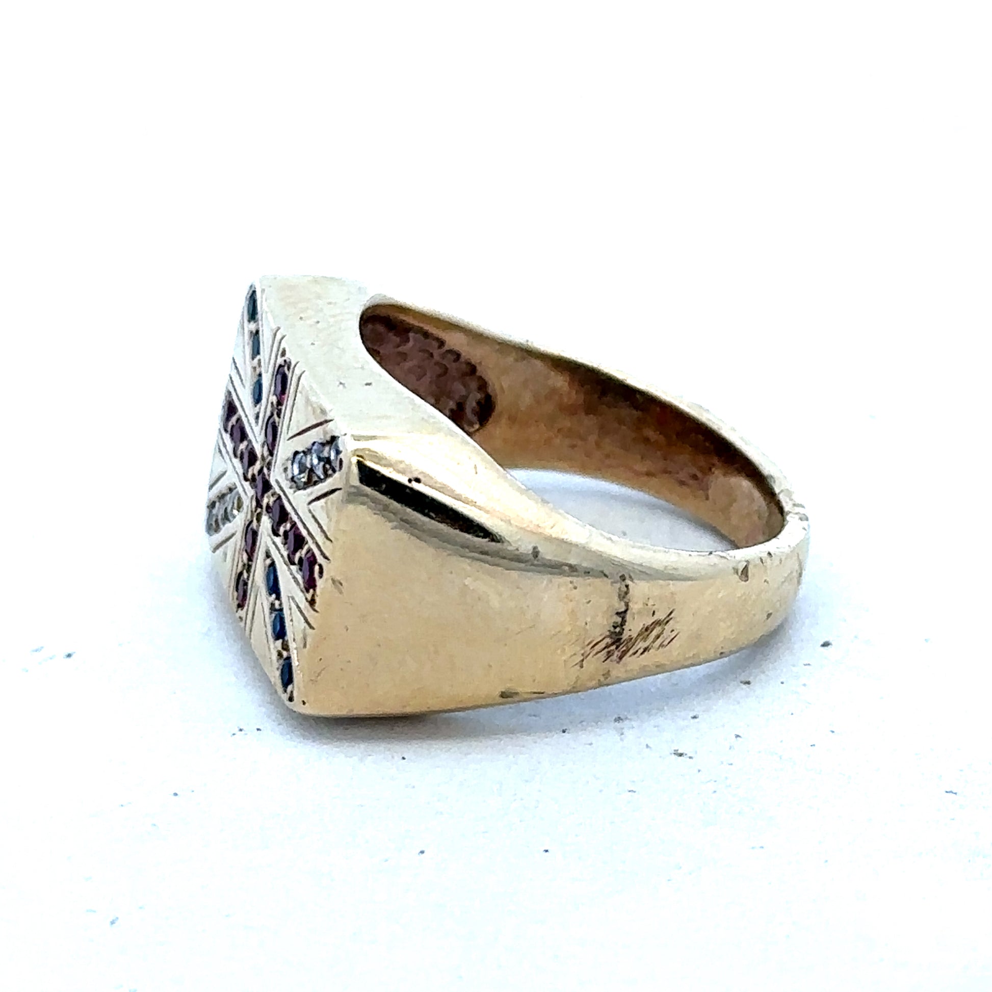 9ct yellow gold signet ring in size Q1/2 with Reeves and Sons branding, featuring a smooth polished surface and classic design.
