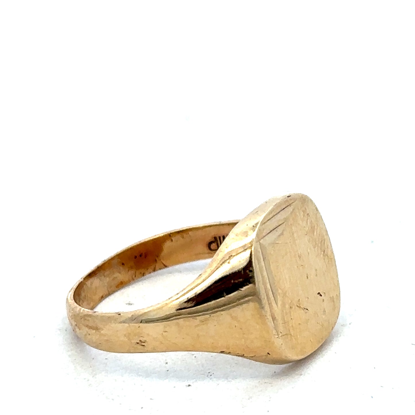 9ct yellow gold signet ring in size U with a smooth, polished surface, crafted by Reeves and Sons.