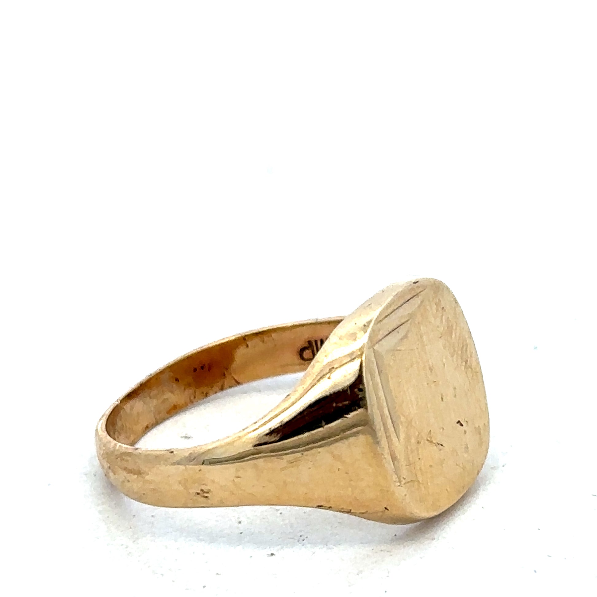 9ct yellow gold signet ring in size U with a smooth, polished surface, crafted by Reeves and Sons.