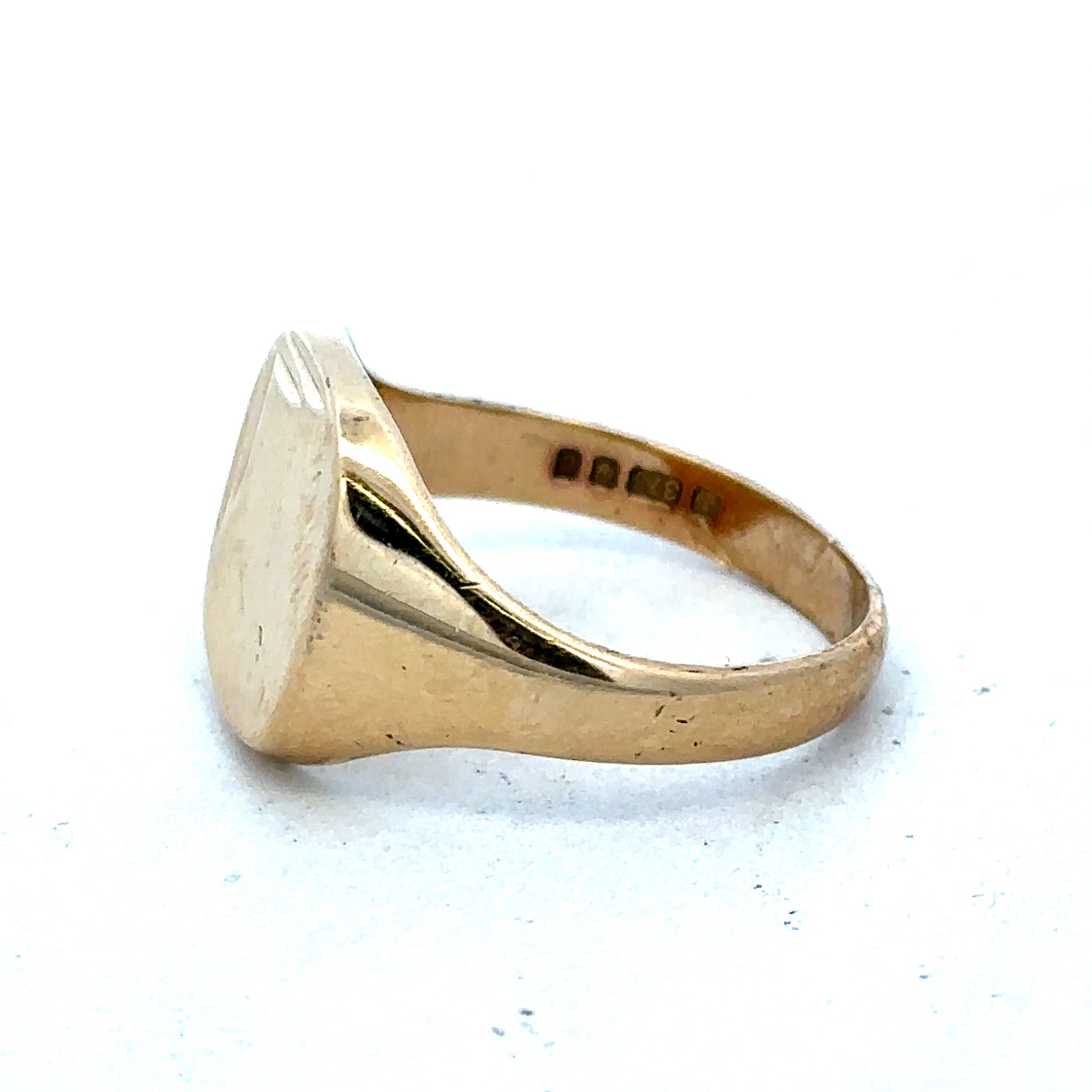 9ct yellow gold signet ring in size U with a smooth polished surface, crafted by Reeves and Sons.
