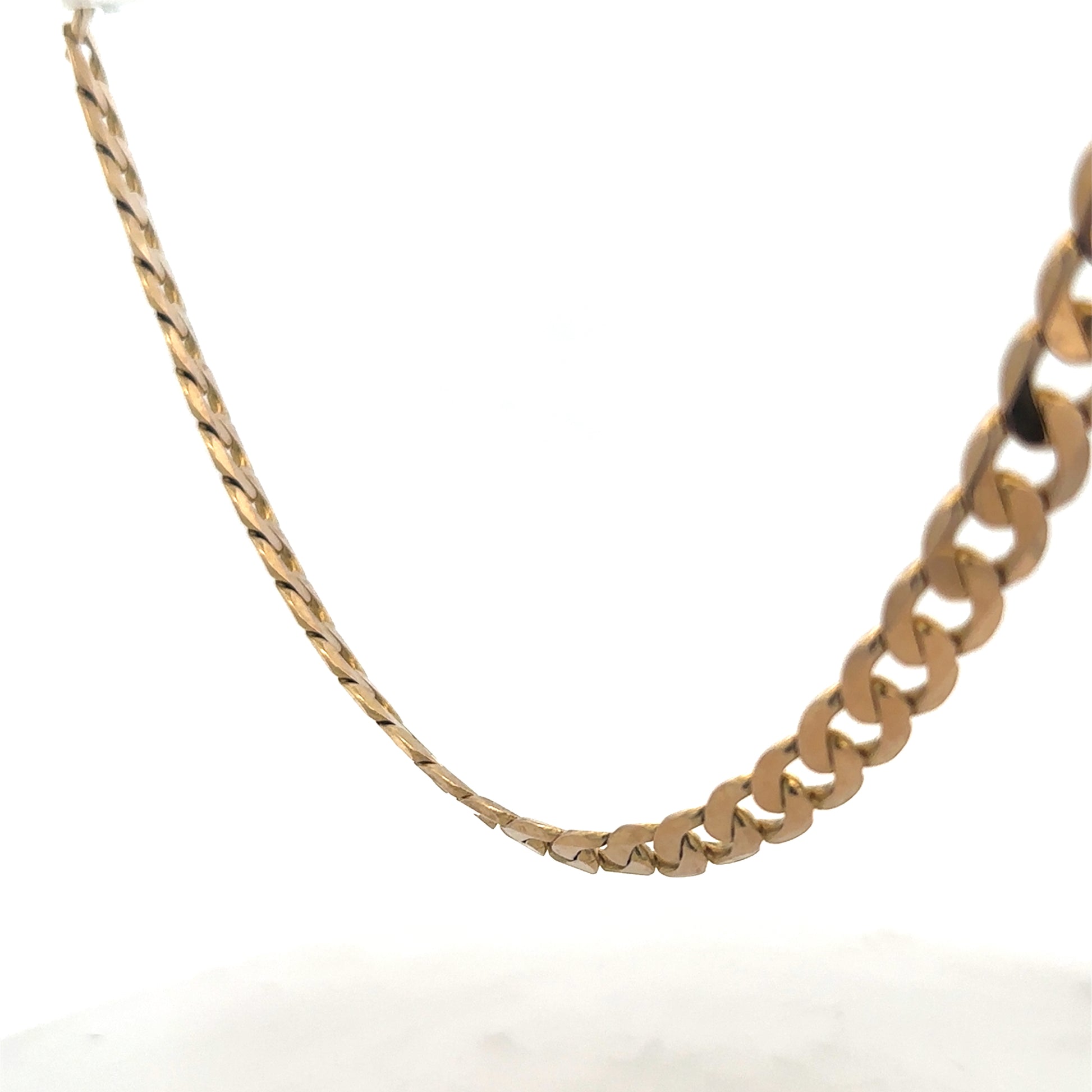 9ct yellow gold curb chain weighing 47.6g, featuring interlocking oval links, crafted by Reeves and Sons.