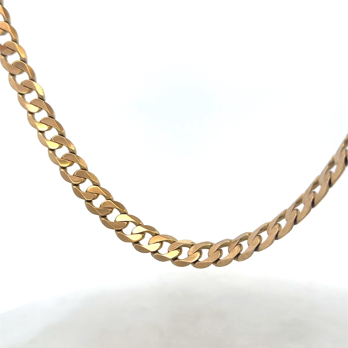 Reeves and Sons 9ct yellow gold curb chain with a weight of 47.6g, showcasing its glossy finish and sturdy links.