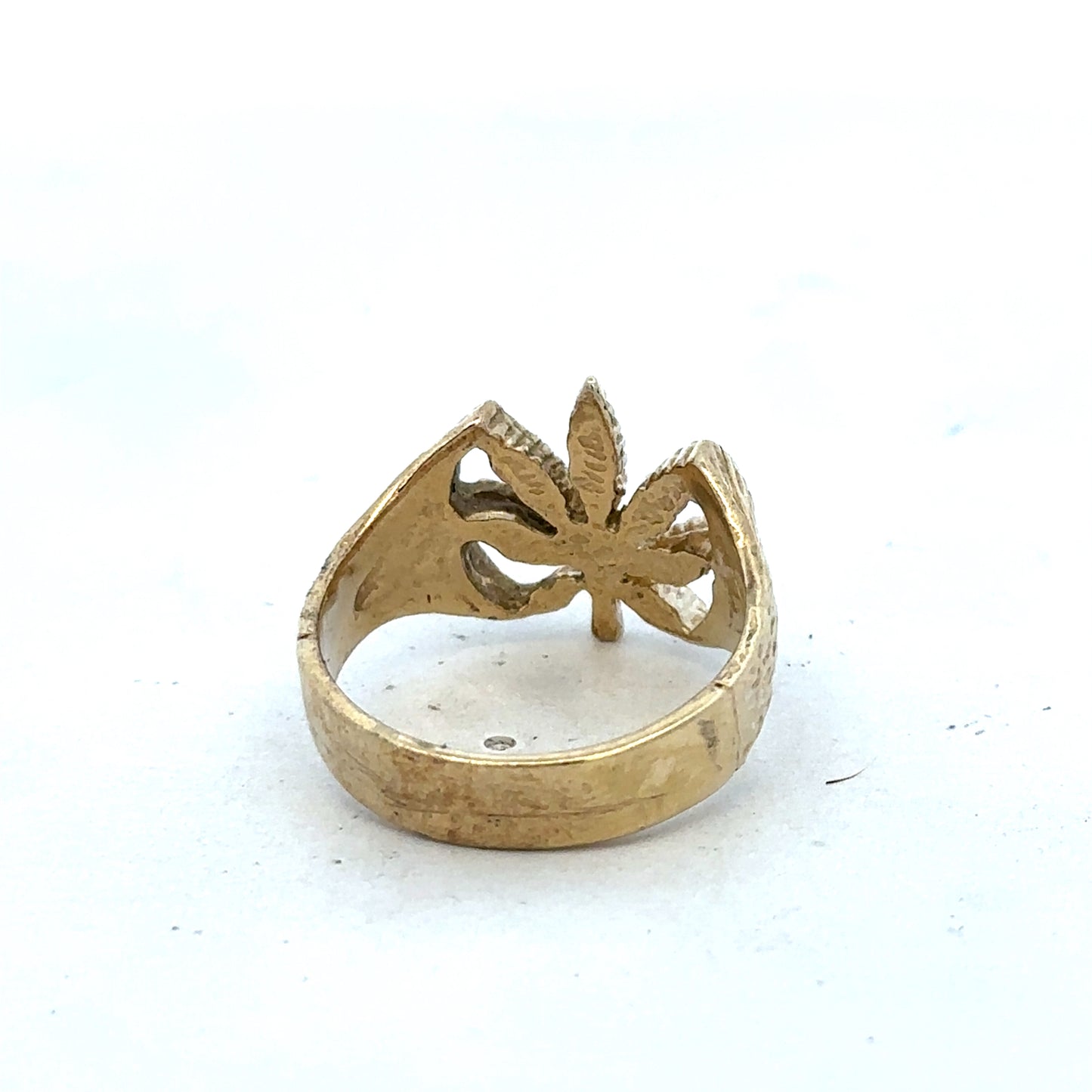 9ct yellow gold ring in size U1/2, featuring a smooth band design from Reeves and Sons.