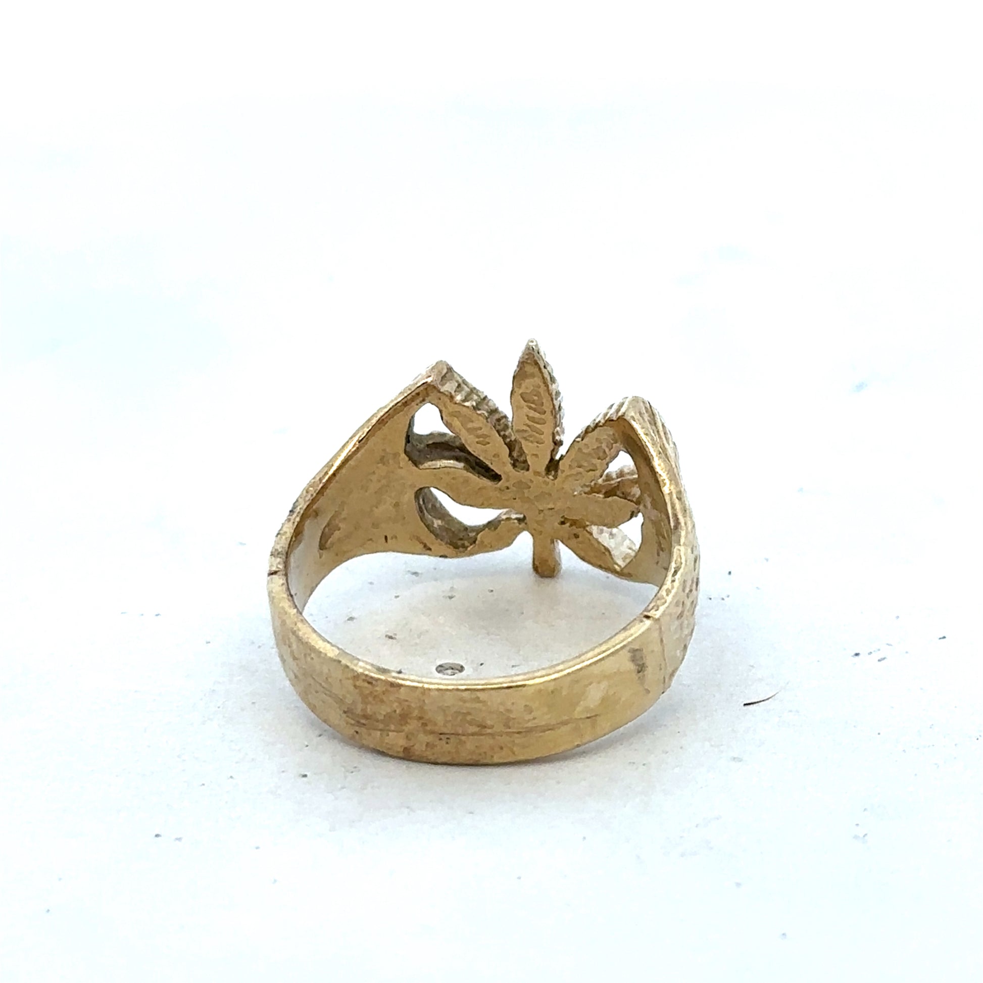9ct yellow gold ring in size U1/2, featuring a smooth band design from Reeves and Sons.