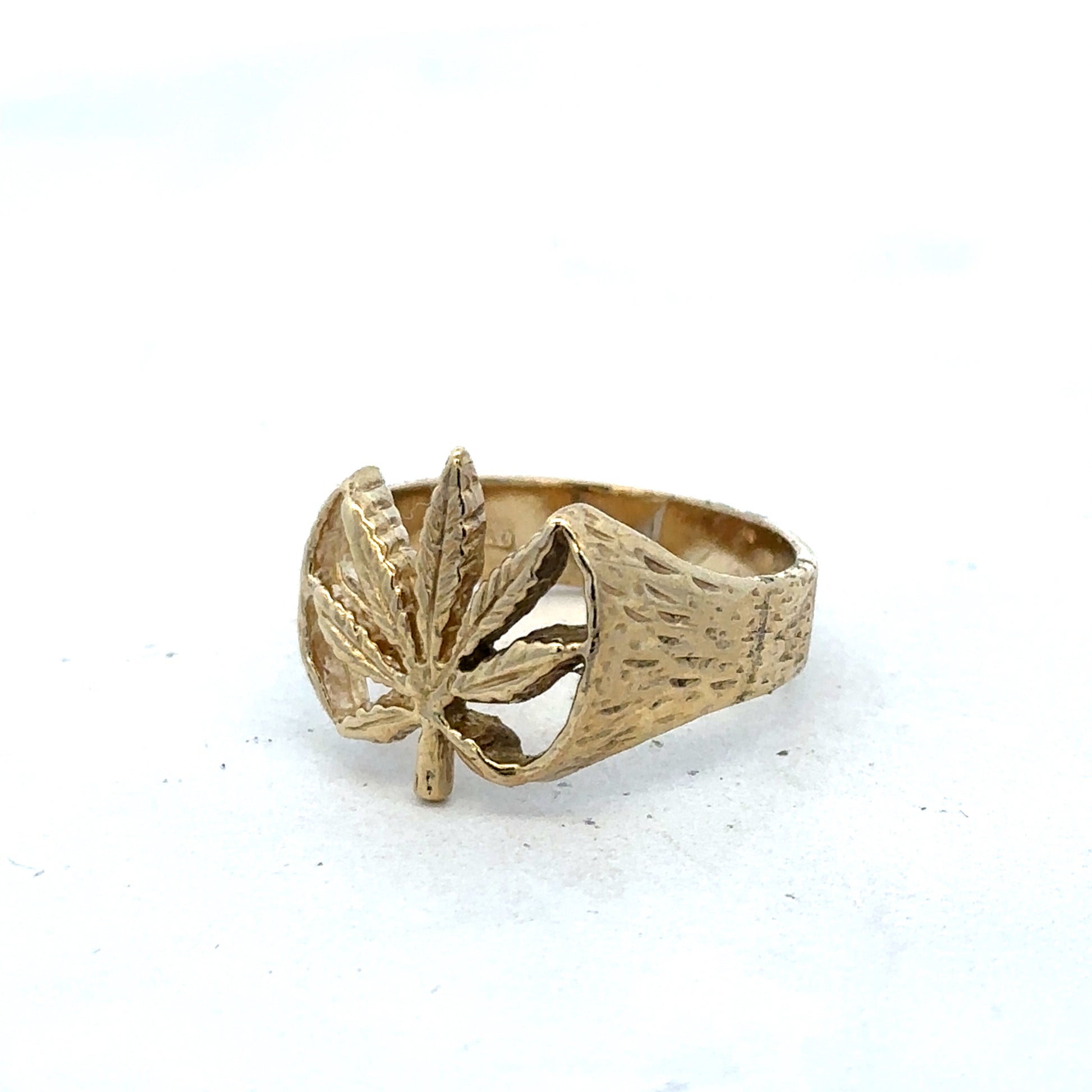 9ct yellow gold ring size U1/2 with a polished finish, featuring a smooth band design by Reeves and Sons.