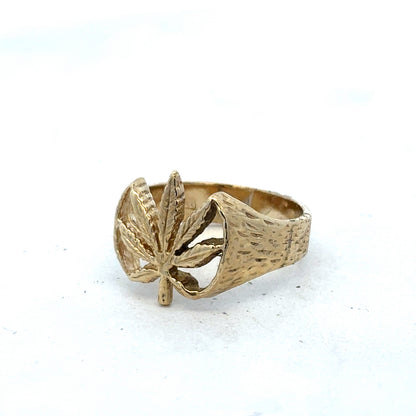 9ct yellow gold ring size U1/2 with a polished finish, featuring a smooth band design by Reeves and Sons.
