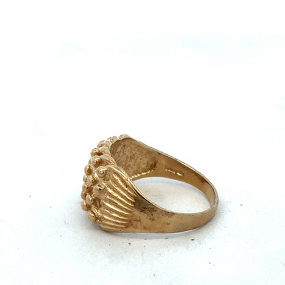 9ct yellow gold keeper ring size U by Reeves and Sons, close-up of polished gold band with engraved details