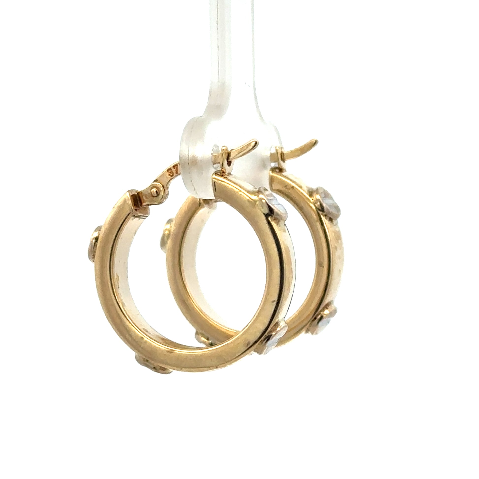 9ct yellow gold hoop earrings weighing 2.9g, stylish and classic jewelry by Reeves and Sons, shown in a detailed close-up image.
