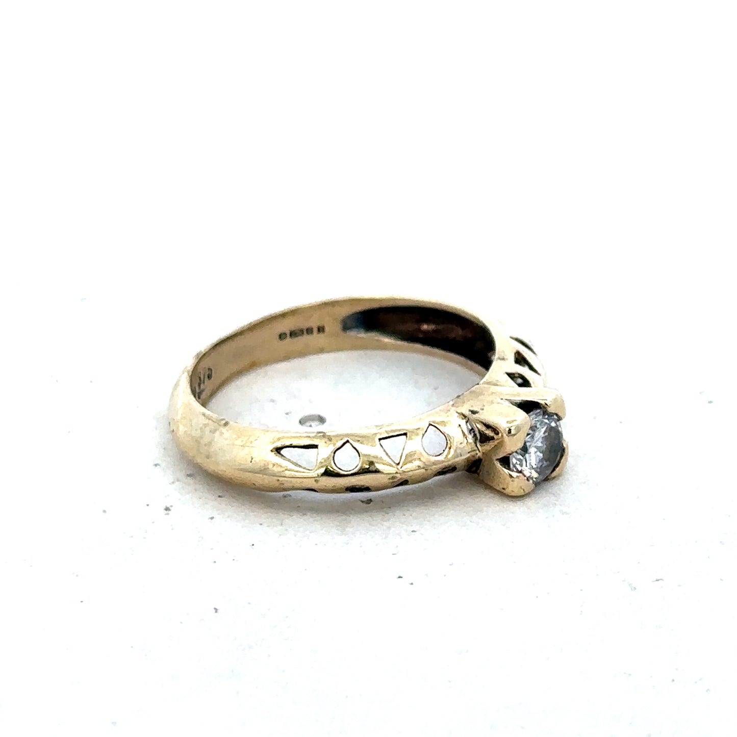 9ct yellow gold ring size M (sh25635l)
