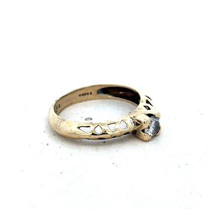 9ct yellow gold ring size M (sh25635l)
