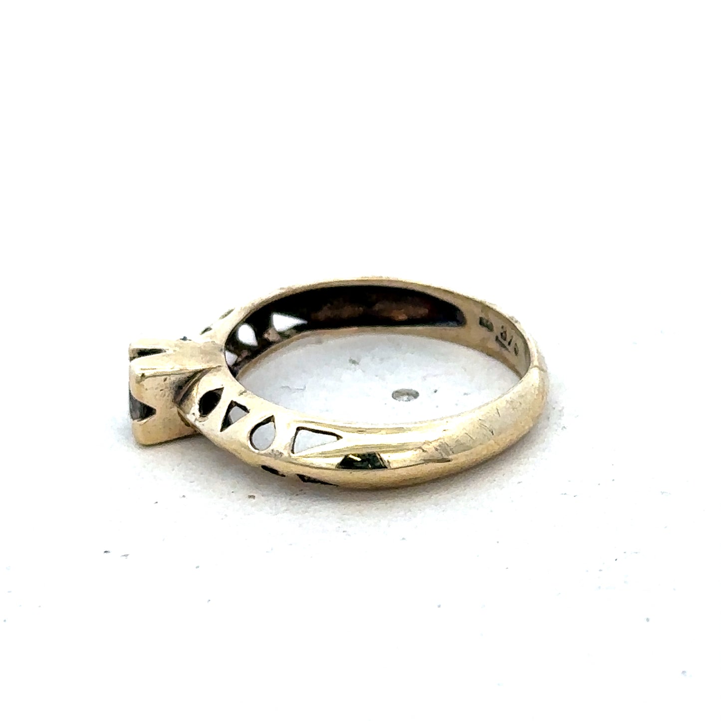 9ct yellow gold ring size M (sh25635l)