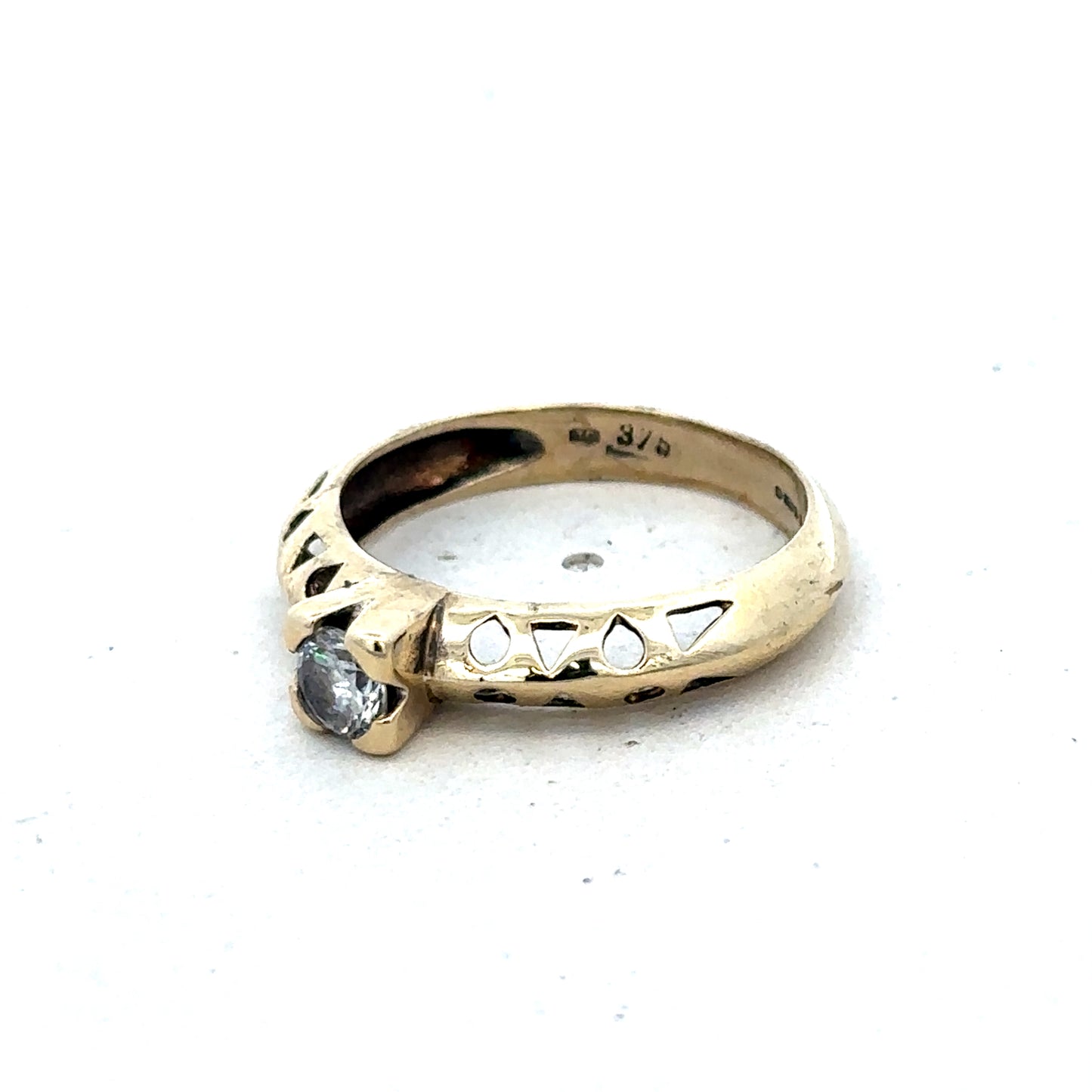 9ct yellow gold ring size M (sh25635l)