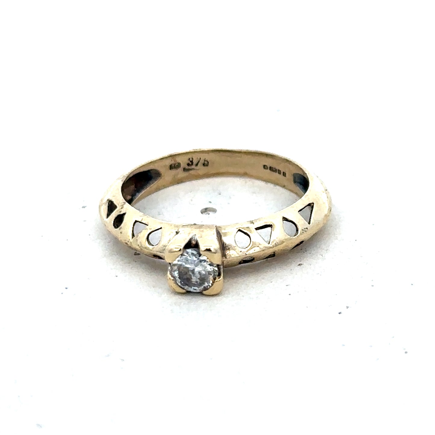 9ct yellow gold ring size M (sh25635l)