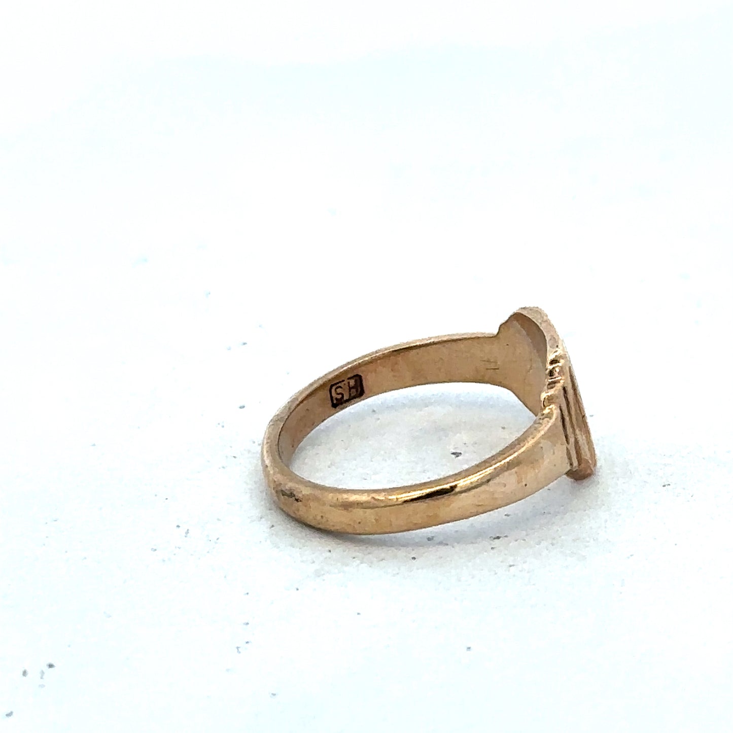 9ct yellow gold signet ring size K (sh25604l)