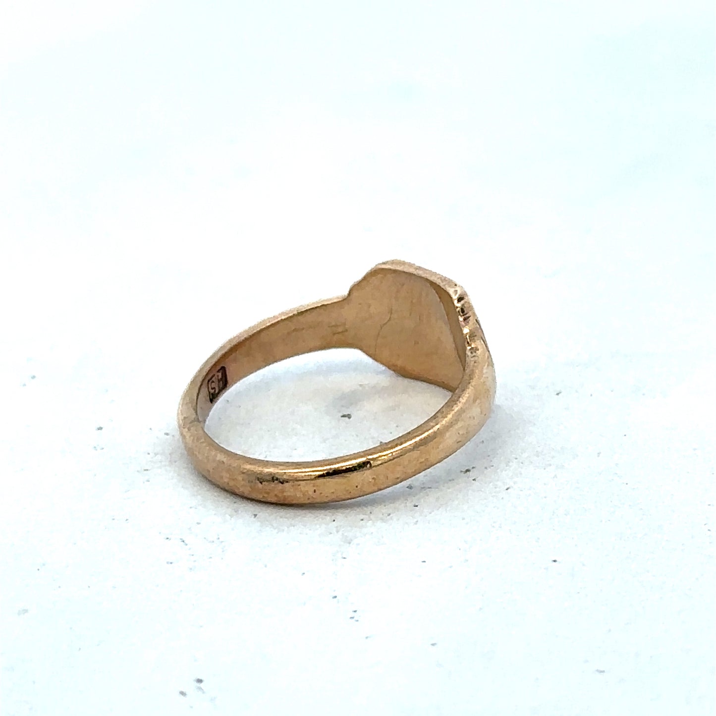 9ct yellow gold signet ring size K (sh25604l)