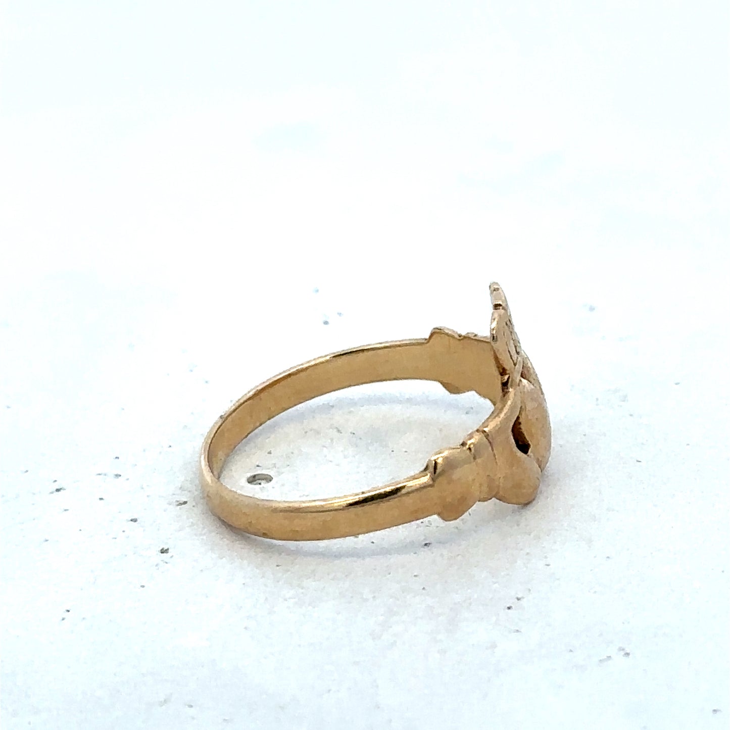 9ct yellow gold claddagh ring size Q (sh27524b)