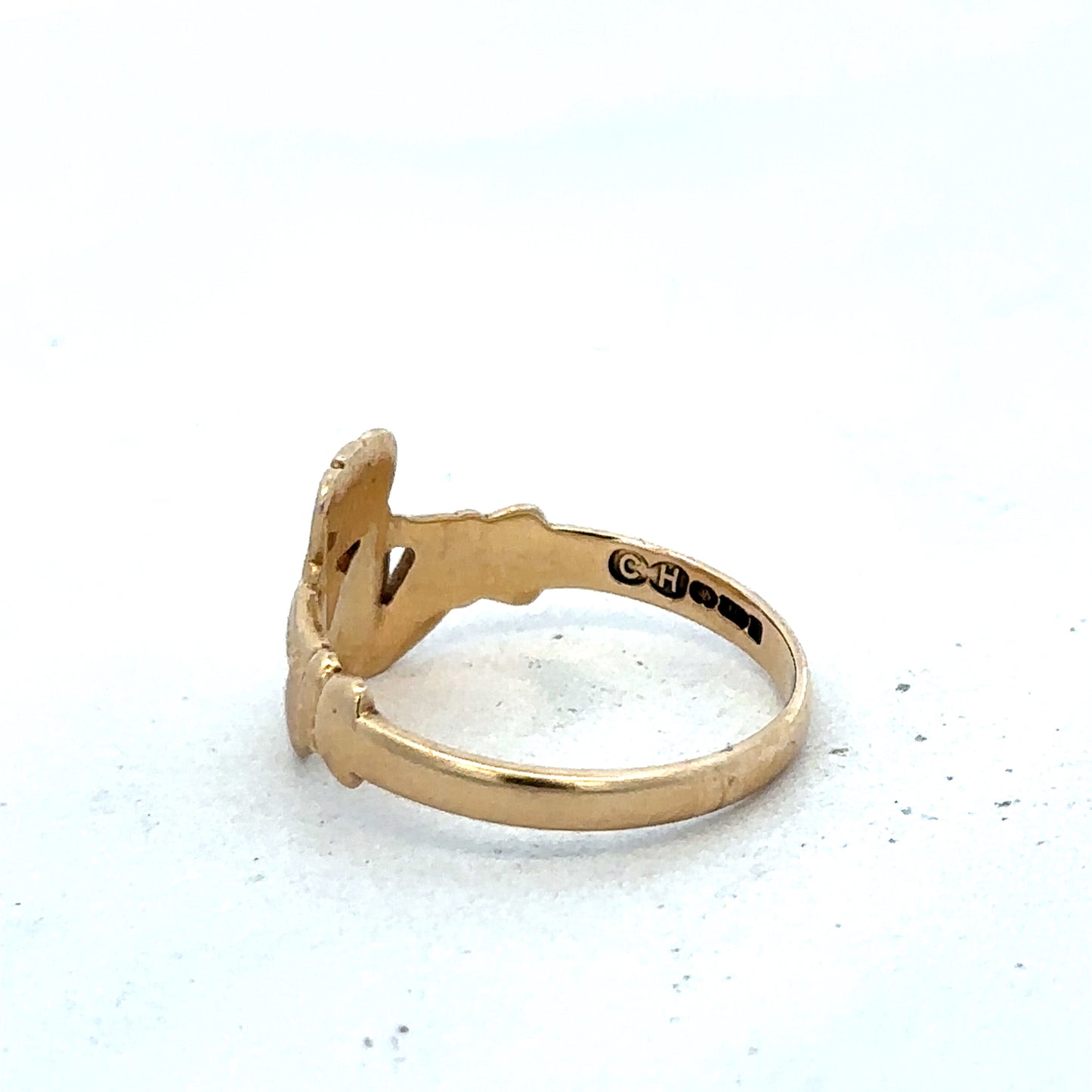 9ct yellow gold claddagh ring size Q (sh27524b)