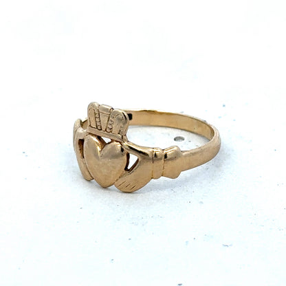 9ct yellow gold claddagh ring size Q (sh27524b)