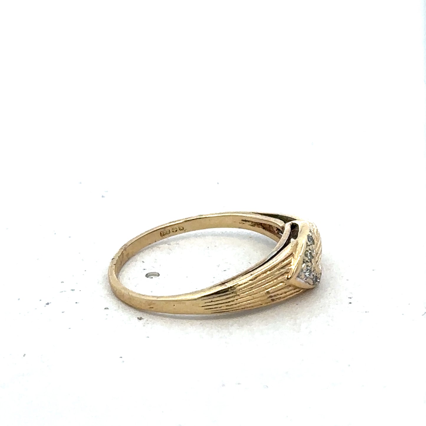 9ct yellow gold ring size P1/2  (sh27326b)
