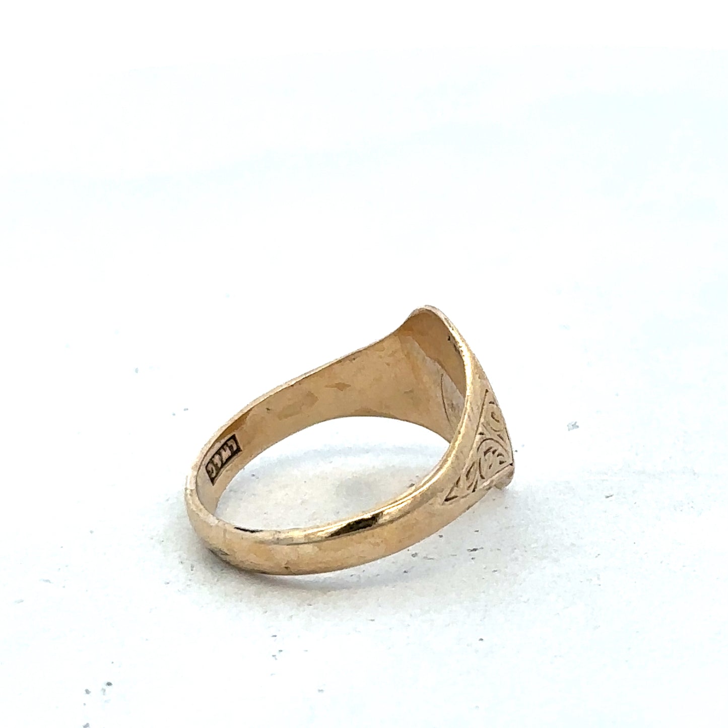 9ct yellow gold signet ring size P (sh27381b)