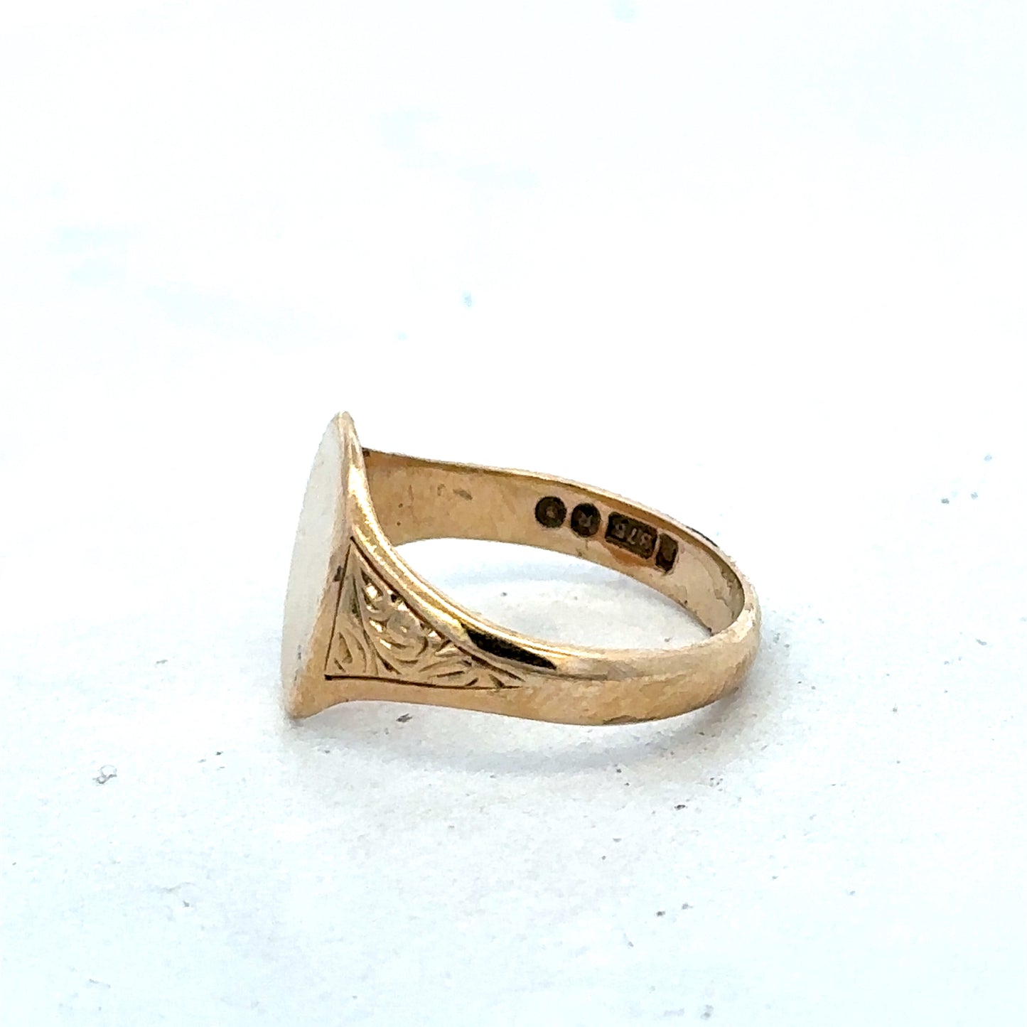 9ct yellow gold signet ring size P (sh27381b)