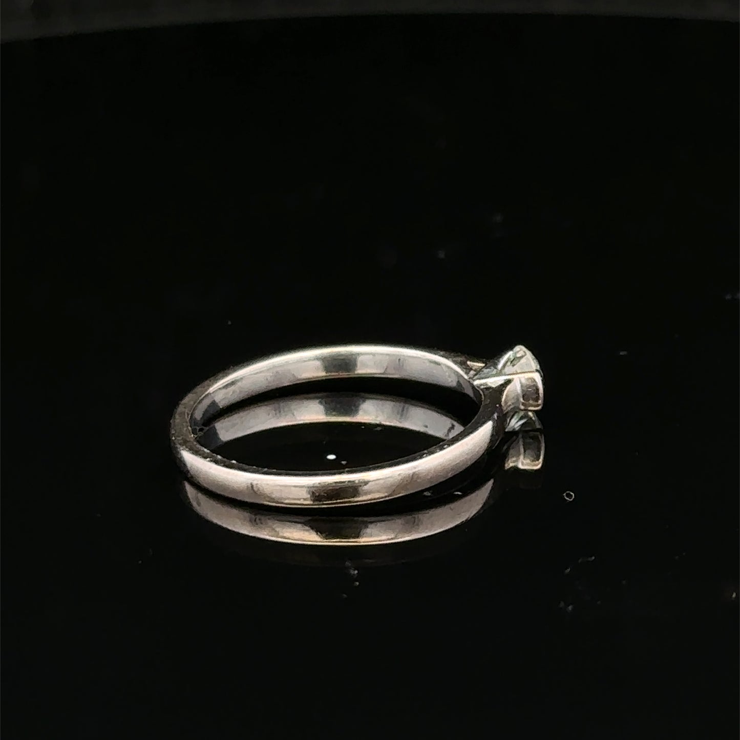 18ct white gold diamond solitaire ring  sh25643l