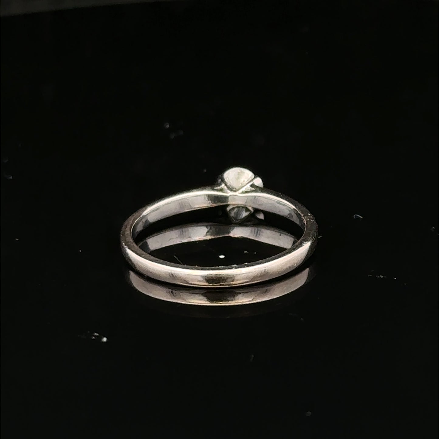 18ct white gold diamond solitaire ring  sh25643l