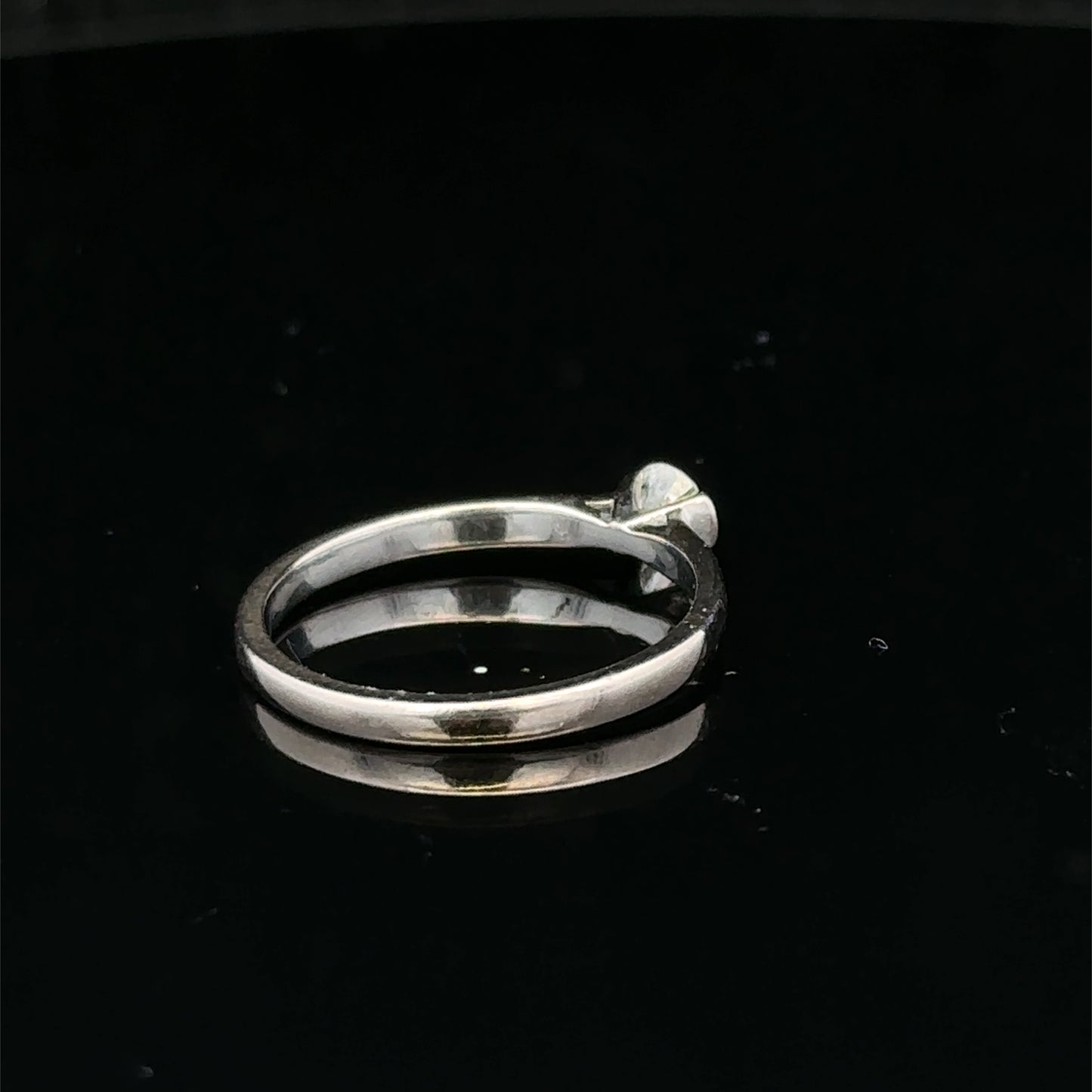 18ct white gold diamond solitaire ring  sh25643l