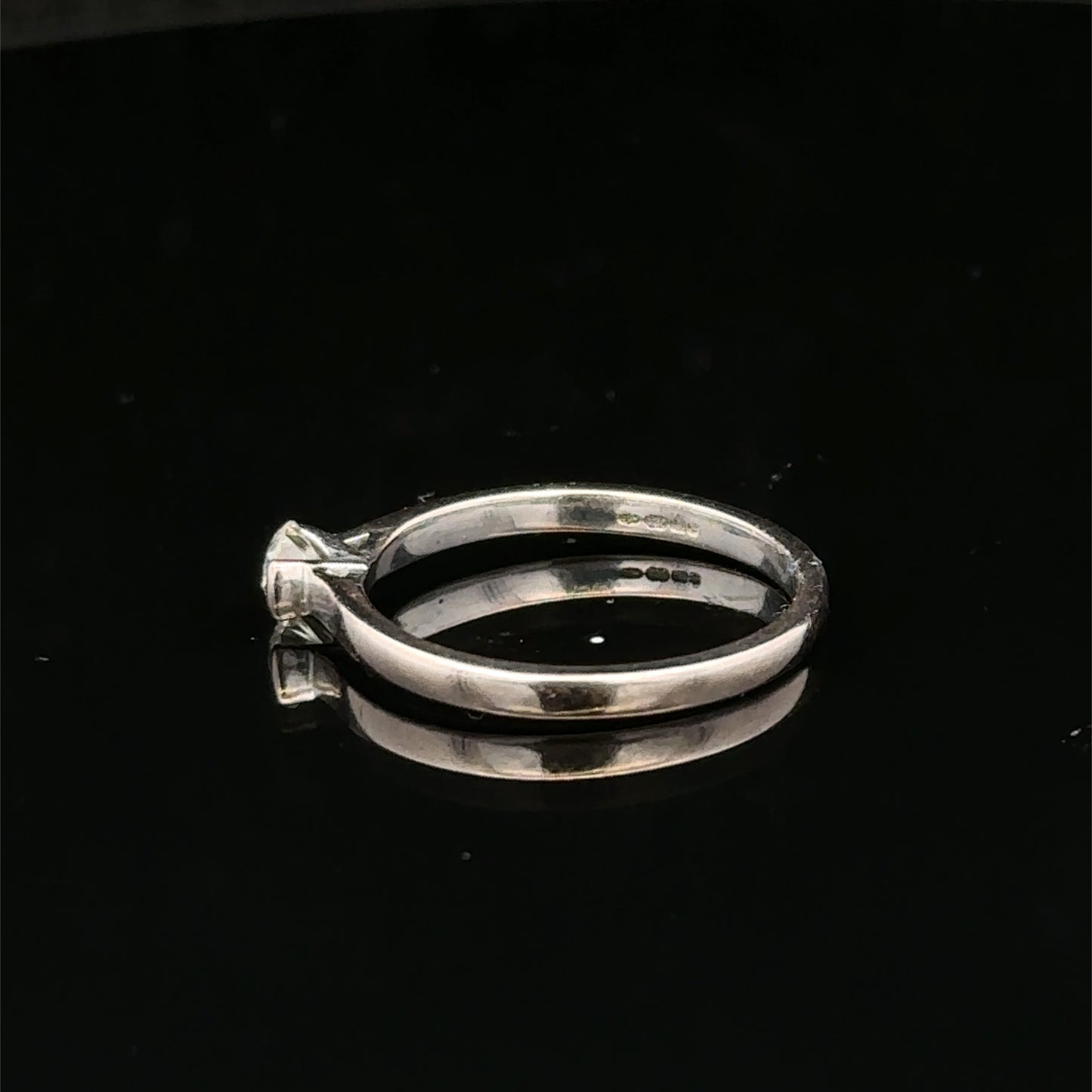 18ct white gold diamond solitaire ring  sh25643l