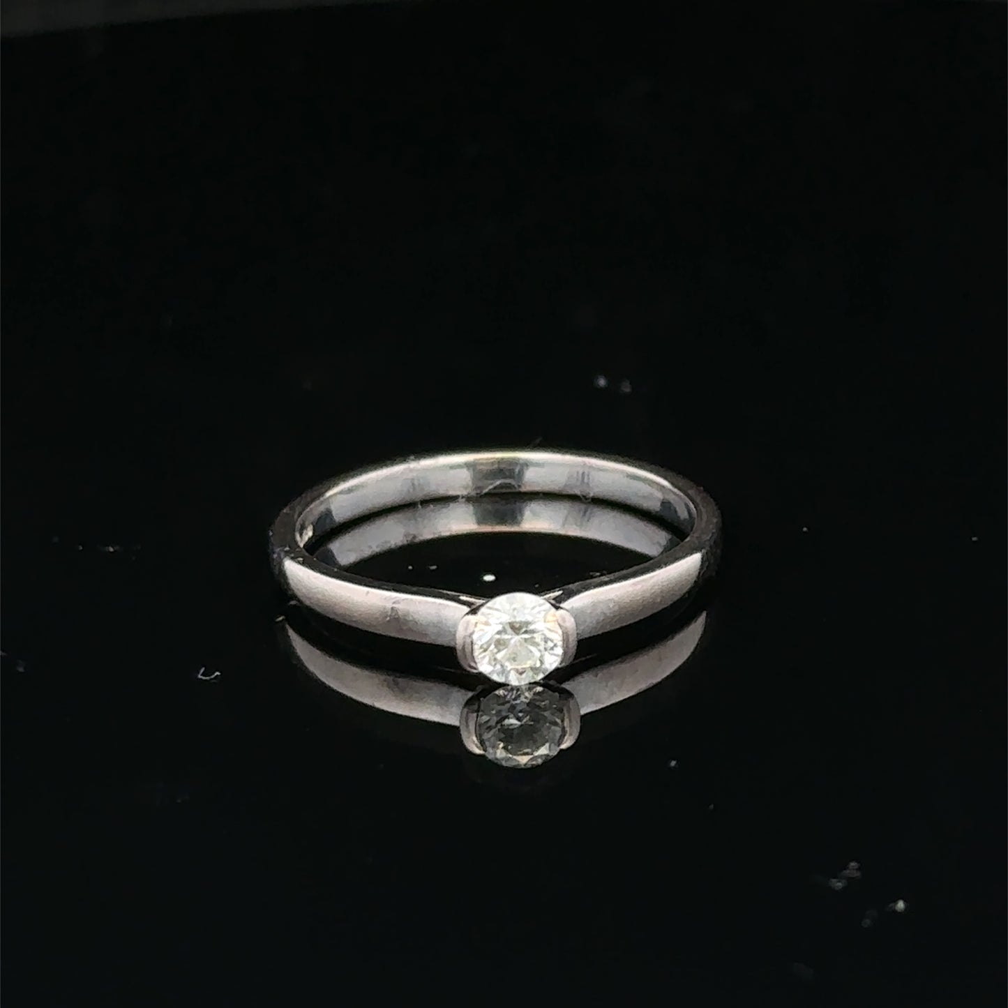 18ct white gold diamond solitaire ring  sh25643l