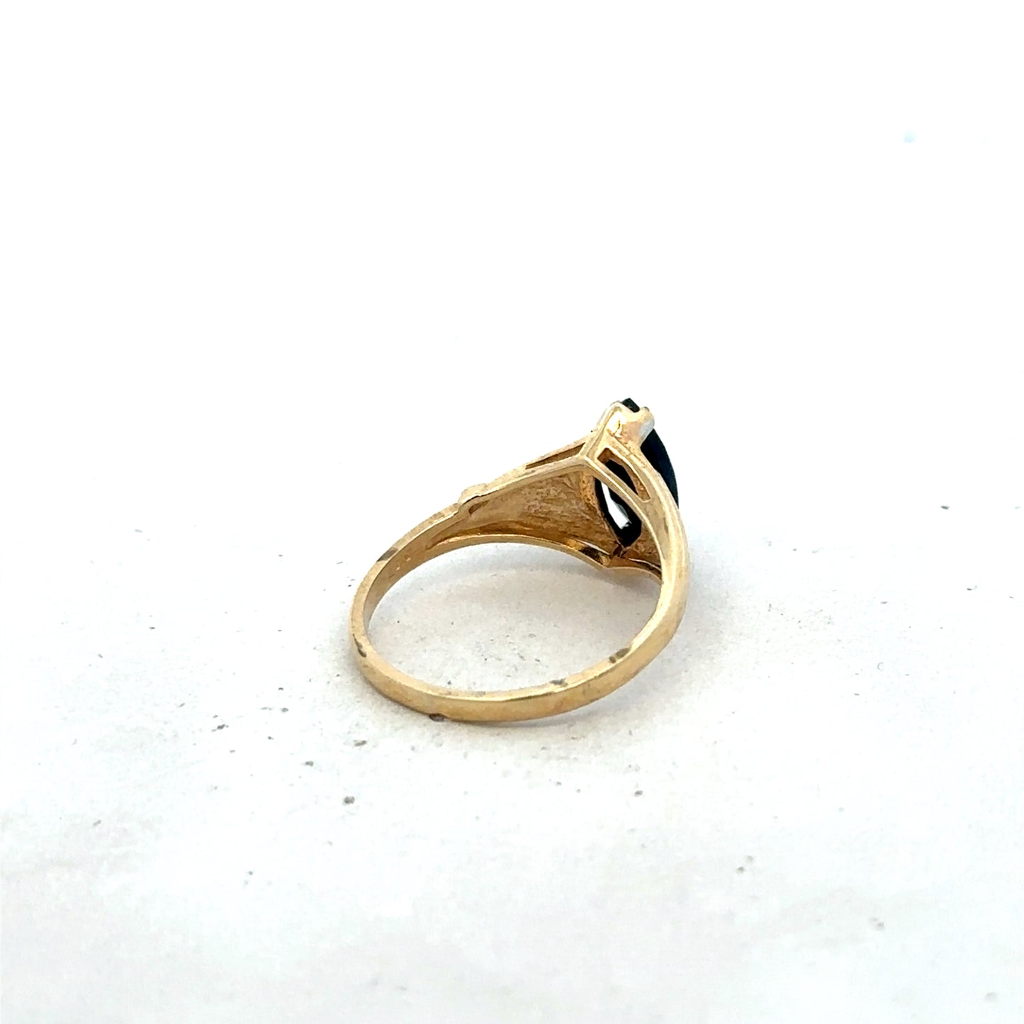 9ct yellow gold sapphire and diamond ring size M (sh27327b)