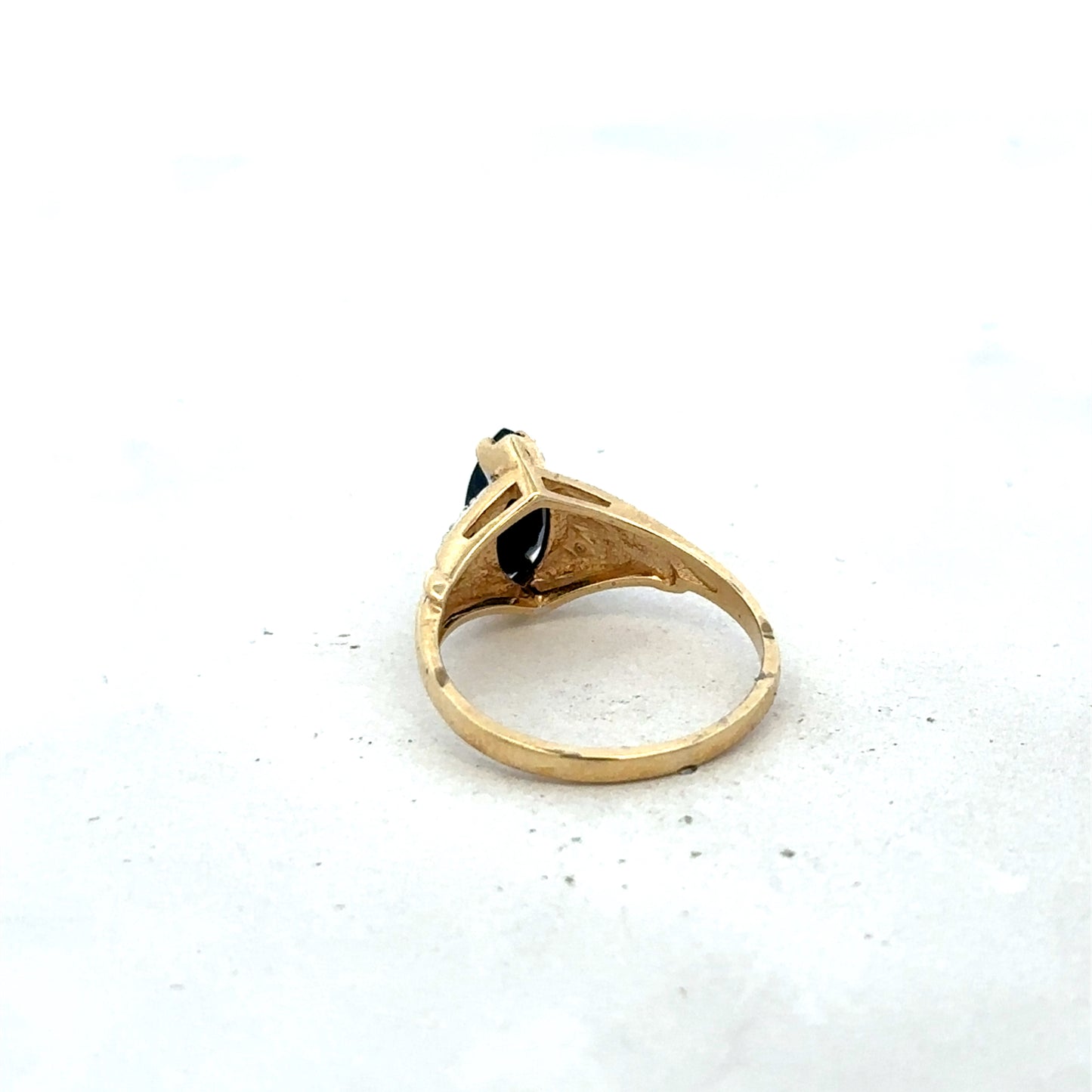 9ct yellow gold sapphire and diamond ring size M (sh27327b)