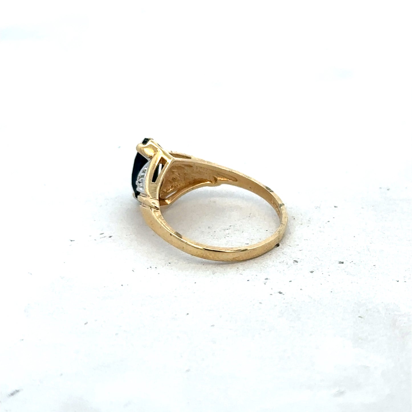9ct yellow gold sapphire and diamond ring size M (sh27327b)