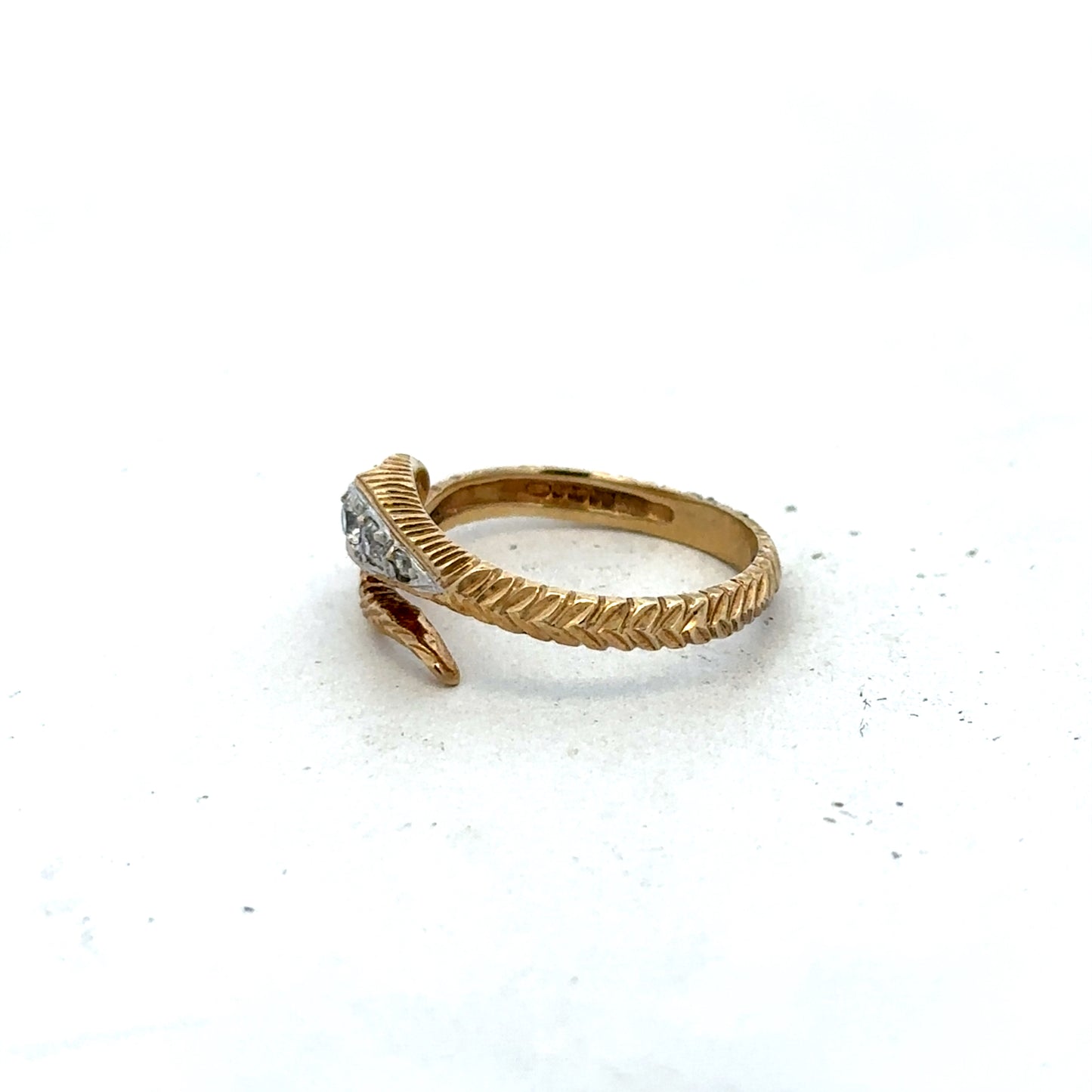 9ct yellow gold snake ring size P (sh27324b)