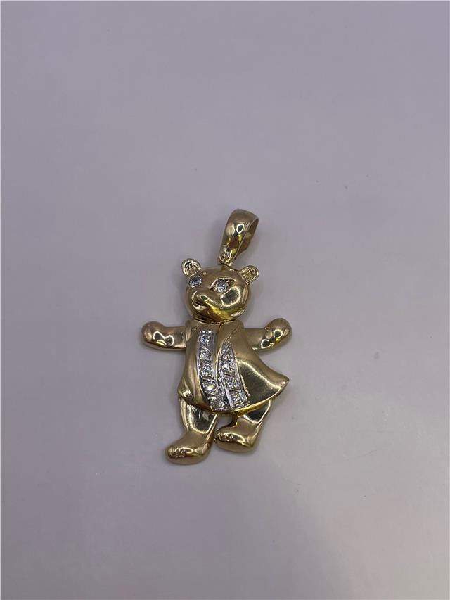 9ct gold pendant weighing 8.9g, featuring a sleek design, displayed on a neutral background.