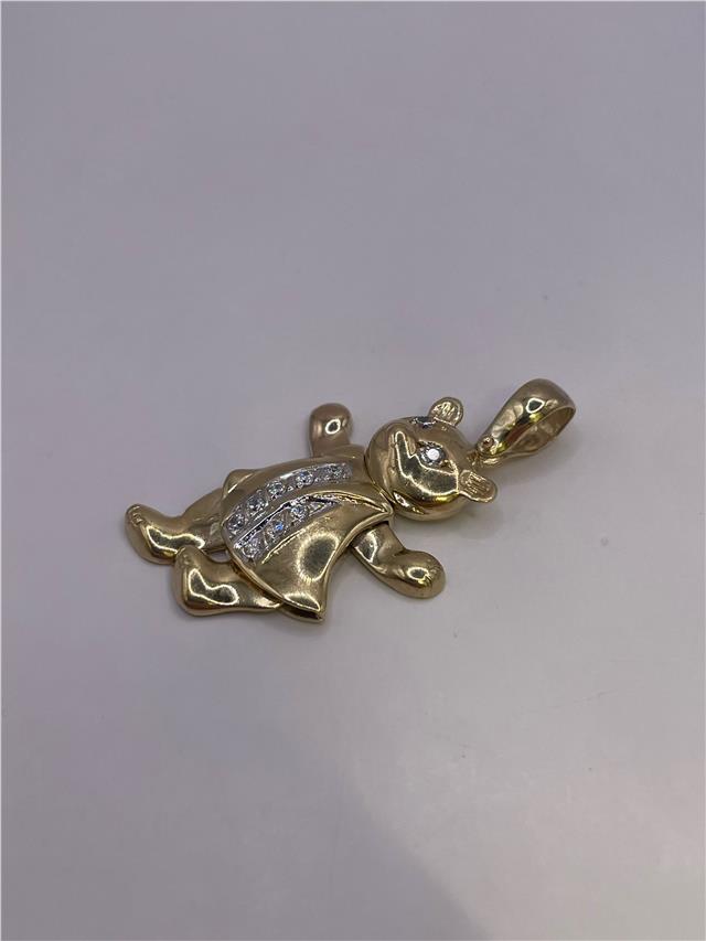 9ct gold pendant weighing 8.9g, featuring a sleek design with polished finish, displayed on a neutral background.