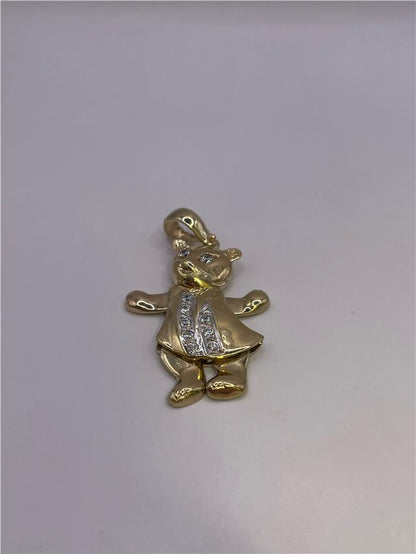 9ct gold pendant weighing 8.9g, featuring an elegant design, displayed on a plain background.