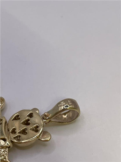 9ct gold pendant weighing 8.9g, featuring a polished, elegant design with no brand visible