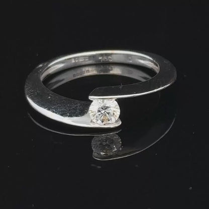 18ct white gold diamond ring size K1/2