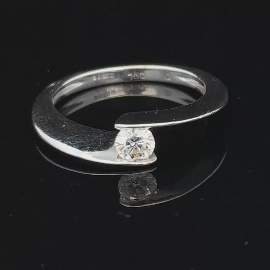 18ct white gold diamond ring size K1/2